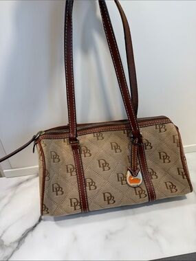 Dooney & Bourke vintage Y2K barrel bag